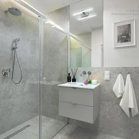 Summerwinter - Family Luxury Art Apartment, 2 Bedrooms & Sofa & Parking Apartamento