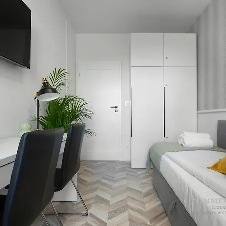 Summerwinter - Family Luxury Art Apartment, 2 Bedrooms & Sofa & Parking Gdansk